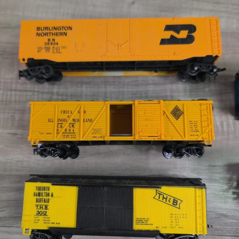 BACHMANN HO SCALE Union Pacific and life-like Train Lot of 9 ( UNTESTED )